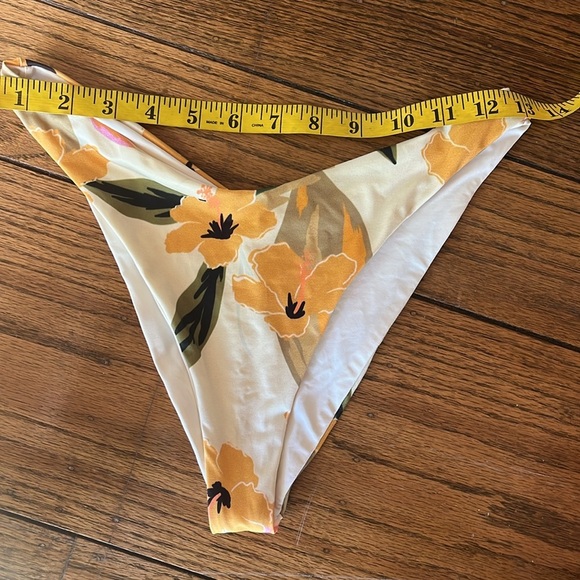 L Space Sandy Bikini Bottoms Size M - Picture 9 of 16